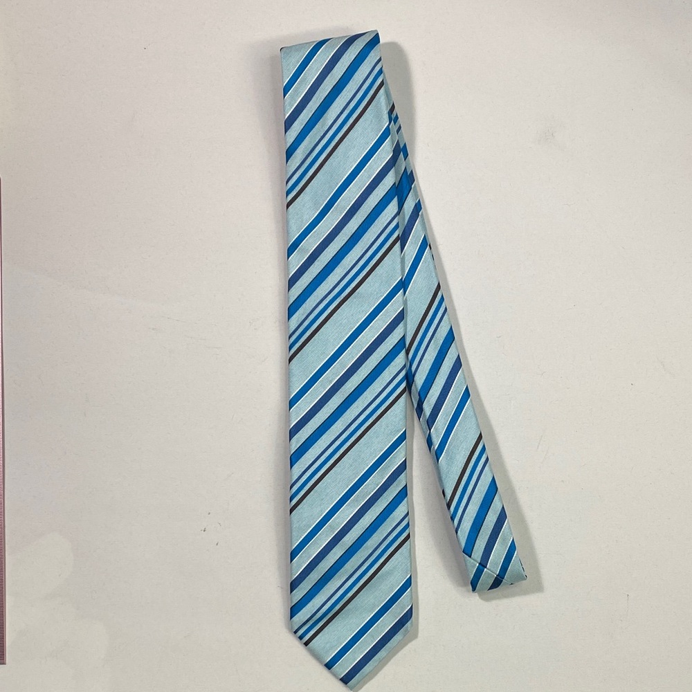 Le Chateau Light Blue and White Striped Tie